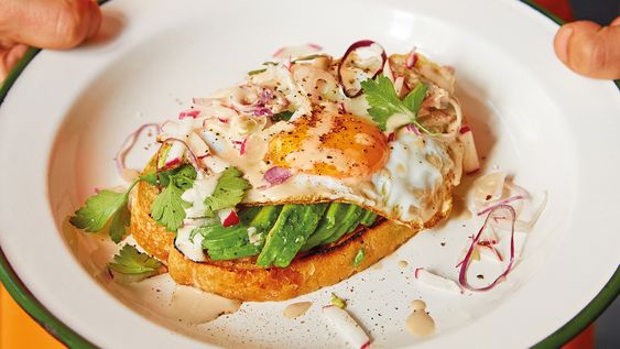la receta de la tostada con palta que fascina a lucia soria