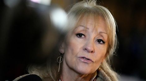 Búsqueda | Carolina Cosse en el Mercado Modelo en Montevideo. Foto: Javier Calvelo / adhocFOTOS