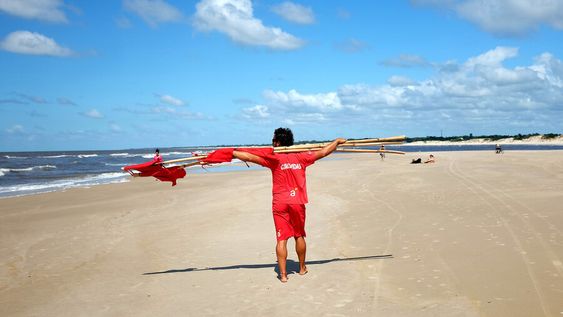 Los guardavidas han logrado mejoras “a golpe de lucha, de parar y no bajar a la playa”, dice Nicolás Chacón, de la Mesa Nacional de Guardavidas. Foto: PV/adhoc Los guardavidas han logrado mejoras “a golpe de lucha, de parar y no bajar a la playa”, dice Nicolás Chacón, de la Mesa Nacional de Guardavidas. Foto: PV/adhoc