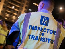 Inspector de tránsito de la Intendencia de Montevideo. Inspector de tránsito de la Intendencia de Montevideo.