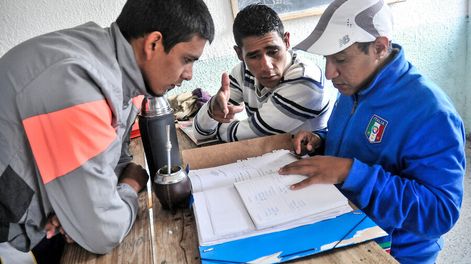 Clase en la cárcel de Punta de Rieles. Foto: Javier Calvelo / adhocFOTOS