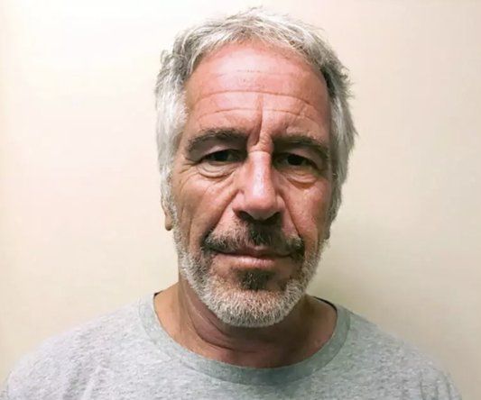 Jeffrey Epstein en una fotografía tomada para el registro de delincuentes sexuales de la División de Servicios de Justicia Penal del Estado de Nueva York el 28 de marzo de 2017.