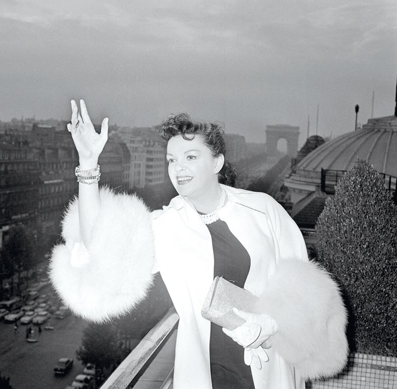 La verdadera Judy Garland en una visita a París en 1960.