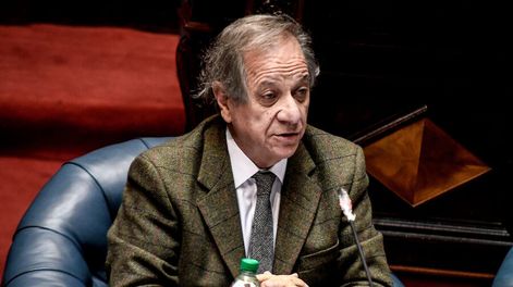 Sergio Abreu durante una sesión del Senado. Foto: Javier Calvelo / adhocFOTOS