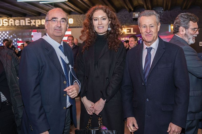 Guillermo Maciel y Margalit Murray con el presidente de Antel Gabriel Gurméndez