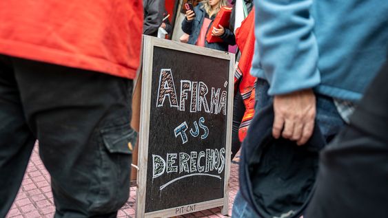 Sede del PIT-CNT durante la jornada en que se entregaron las firmas para el plebiscito sobre seguridad social Sede del PIT-CNT durante la jornada en que se entregaron las firmas para el plebiscito sobre seguridad social