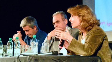 Pablo Caggiani, Renato Opertti y Adriana Aristimuño en la presentación del documento de Ágora.