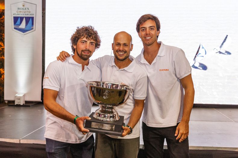De la tripulación de Katara: Marcos Cuenca, Juan Pablo Marchesoni y Federico Nager