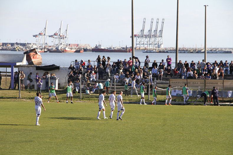 Los futbolistas, uno de los sectores con retiro temprano. Foto: Nicolás Der Agopian / Búsqueda