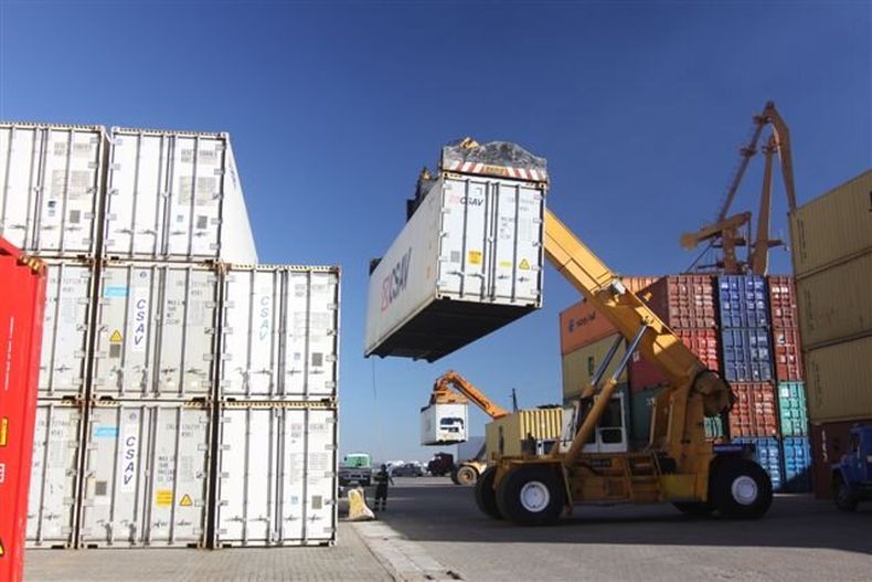 Contenedores en el Puerto de Montevideo.