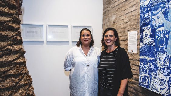 La artista Anaclara Talento con la directora de Zoco Pía Susaeta 