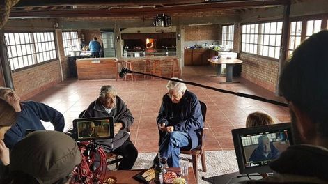 imagen de Noam Chomsky visitó a José Mujica en su chacra
