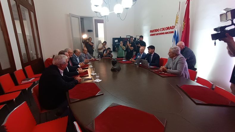 Reunión de la coalición republicana en la sede colorada.