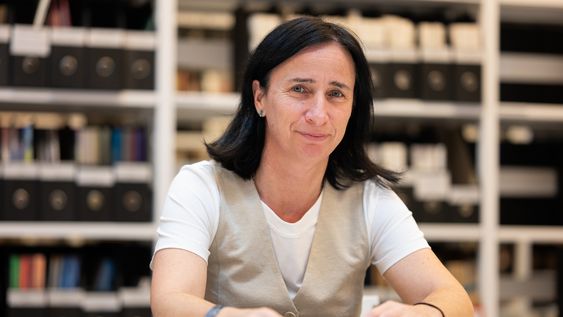 Carme Fenoll, bibliotecaria catalana, está colaborando con la renovación de la Biblioteca Nacional.