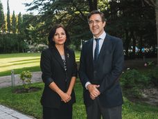 Directora de la Fundación Carolina Erika Rodríguez Pinzón y embajador de&nbsp;España Javier Salido Ortiz.