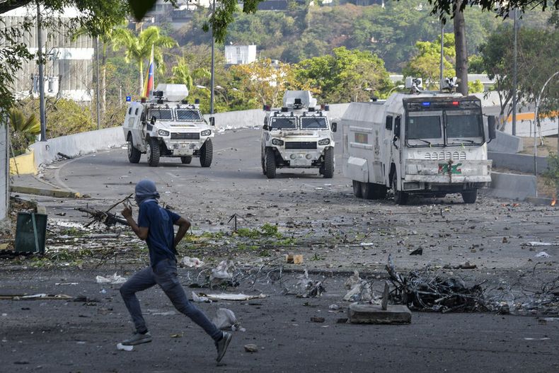 imagen de Mujica, los tanques, el “disparate” de Maduro y los “locos” venezolanos