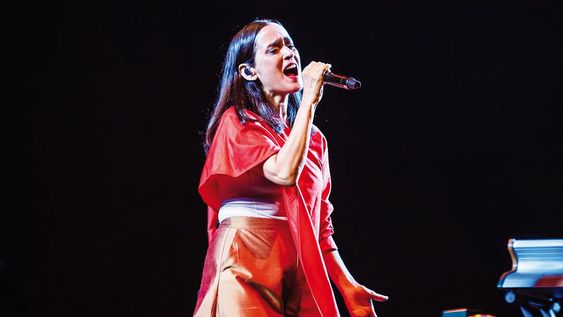 julieta venegas en el sodre, dia del comic en el centro cultural de espana y artistas de papel en el mnav julieta venegas en el sodre, dia del comic en el centro cultural de espana y artistas de papel en el mnav