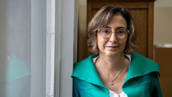 Vanessa Ems en su oficina del Área de Psiquiatría del Hospital de Clínicas en Montevideo. Foto: Mauricio Zina, adhocFOTOS Vanessa Ems en su oficina del Área de Psiquiatría del Hospital de Clínicas en Montevideo. Foto: Mauricio Zina, adhocFOTOS