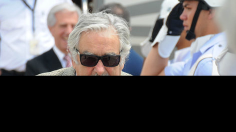 imagen de Como el Plan Juntos quedó “postergado” por el gobierno, Mujica ahora dona a la escuela de UTU, que analiza sumar más cursos