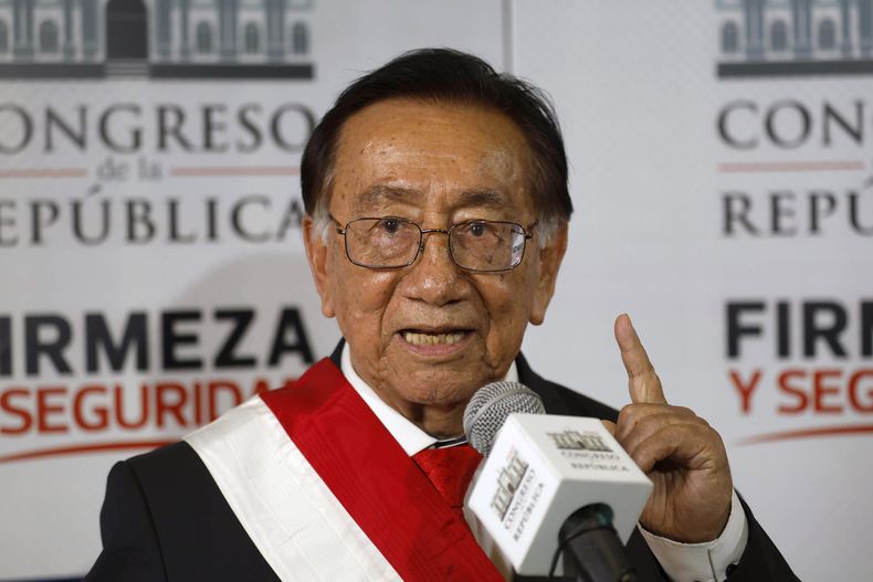 El nuevo mandatario interino de Perú, José María Balcázar.