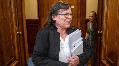 Mónica Ferrero previo a la sesión de la comisión de Asuntos Administrativos en el Palacio Legislativo, 2 de abril 2025