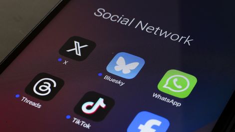 En la campaña electoral, la desinformación circuló a través de placas que simulaban haber sido creadas por medios tradicionales.