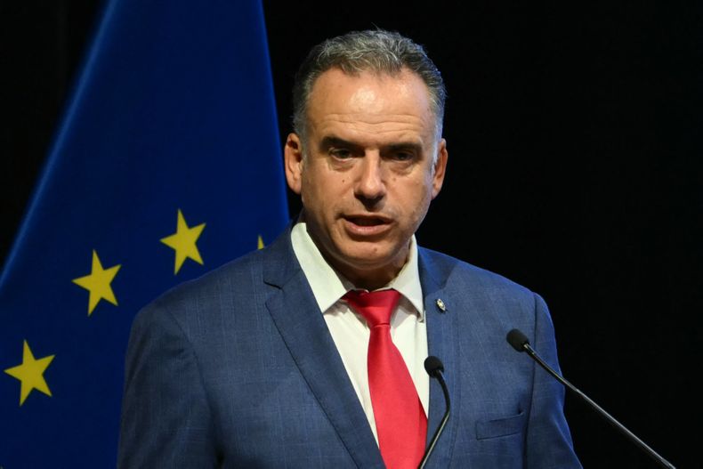 Presidente Yamandú Orsi durante la firma del acuerdo Mercosur-Unión Europea, el 17 de enero en Asunción del Paraguay.