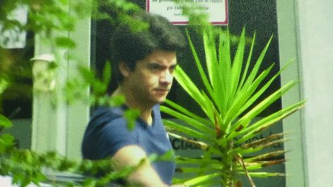 Foto de González Valencia tomada por la policía mientras le hizo seguimiento previo a su arresto