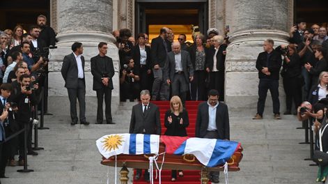 Último homenaje a José Mujica: Lula y Boric lo despiden con música y poesía en el Palacio Legislativo