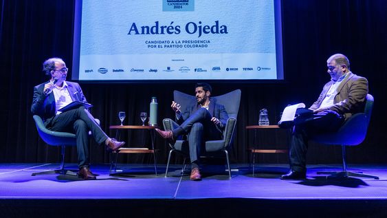 El director periodístico de Búsqueda Andrés Danza, el candidato del Partido Colorado Andrés Ojeda y el periodista de Información Nacional Leonel García El director periodístico de Búsqueda Andrés Danza, el candidato del Partido Colorado Andrés Ojeda y el periodista de Información Nacional Leonel García