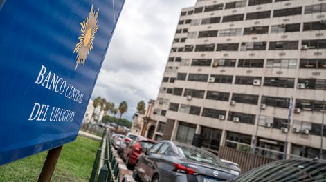 Búsqueda | Fachada del Banco Central del Uruguay.