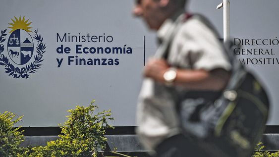 La sede de la DGI. Foto: Javier Calvelo / adhocFOTOS La sede de la DGI. Foto: Javier Calvelo / adhocFOTOS