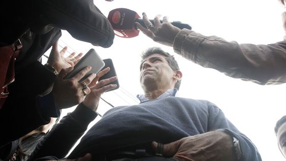 imagen de Con los medios como “arma”, la “derecha” ensucia al gobierno con denuncias de corrupción para dar la idea de que son “todos iguales” imagen de Con los medios como “arma”, la “derecha” ensucia al gobierno con denuncias de corrupción para dar la idea de que son “todos iguales”