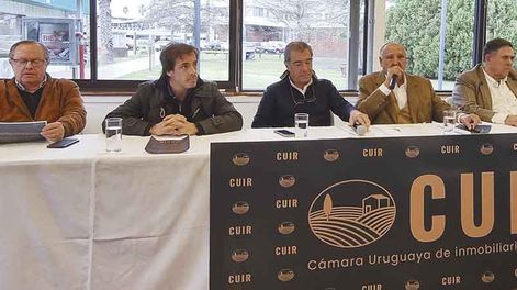 Integrantes de la CUIR en la conferencia de presentación de la gremial que preside Daniel Dutra