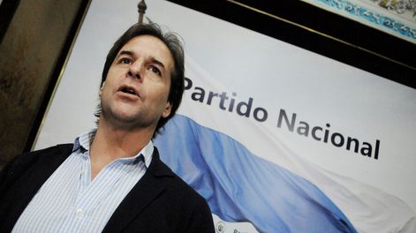 Luis Lacalle Pou en la sede del Partido Nacional en Montevideo. Foto: Javier Calvelo / adhocFOTOS