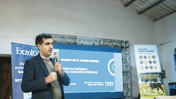 El gerente de Acceso a Mercados del Inac, Álvaro Pereira,&nbsp;en el Foro Ganadero de la Expo Nacional Hereford, en Rivera.