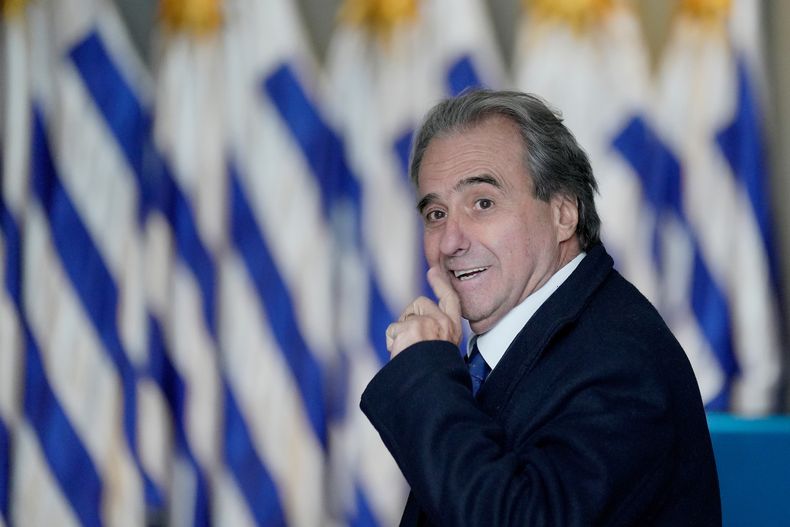 Monzeglio, al llegar a un Consejo de Ministros