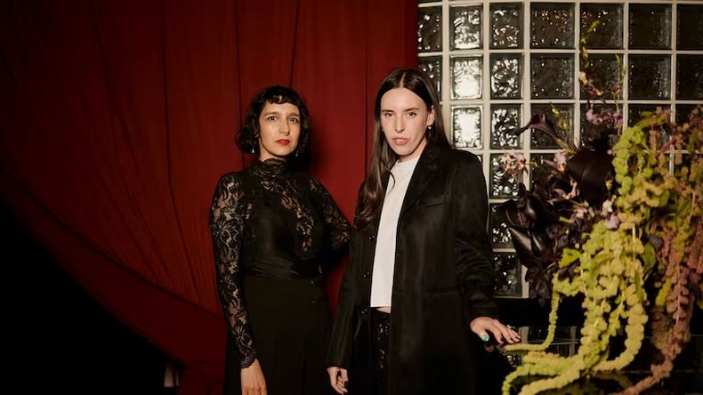 Banu Guler y Emily Segal, creadoras de la app, se inspiraron en la idea de que dos personas pueden descubrir una compatibilidad a través de sus gustos literarios.