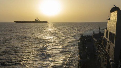Fotografía tomada de la cuenta oficial en X del Comando Central de Estados Unidos @CENTCOM donde se muestra el buque USS Abraham Lincoln (CVN 72) transitando por el mar Arábigo.&nbsp;