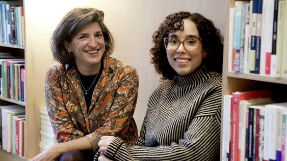Lucía Bonilla y María Eugenia Meneses en la presentación de Panícula Lucía Bonilla y María Eugenia Meneses en la presentación de Panícula