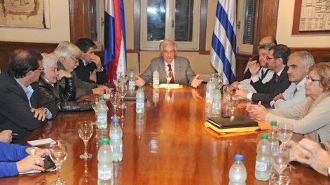 imagen de Vázquez se compromete a que las nuevas medidas de seguridad tengan el aval del Frente Amplio y evita pronunciarse sobre planteos de la oposición