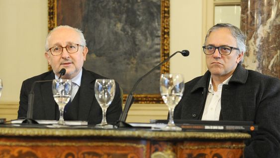 El titular del MEC Pablo da Silveira y el rector de la Udelar Rodrigo Arim, al firmar un convenio el 2 de julio en el Museo Nacional de Artes Decorativas