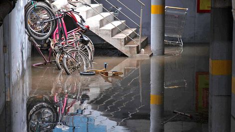 Inundación en el barrio Malvín de Montevideo. Foto: Pablo La Rosa, adhocFOTOS