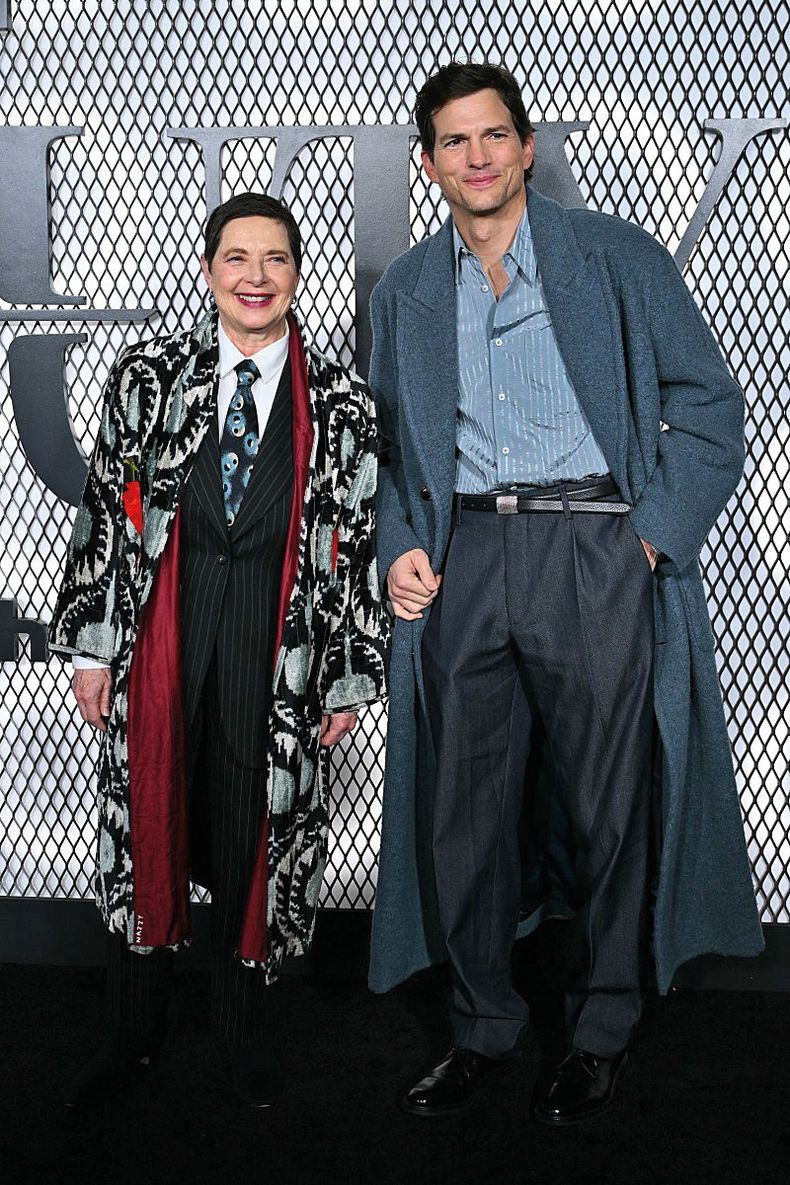 Ashton Kutcher es villano y protagonista en The Beauty, mientras que Isabella Rossellini encarna un papel secundario como mujer poderosa dentro de la industria de la belleza.