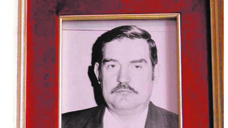 imagen de El Poder Ejecutivo colocará placa en inteligencia policial y  suprimirá la que hay en homenaje al ex director Víctor Castiglioni