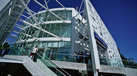 Fachada del Hospital del Cerro. Foto: Javier Calvelo, adhocFOTOS