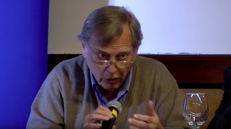 El asesor de Cabildo Abierto Kenneth Coates en el evento en la FCEA