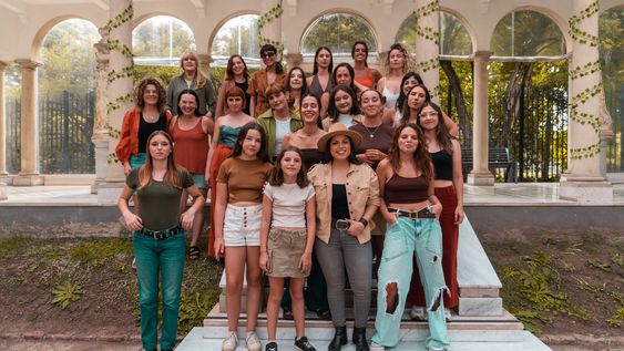 Las cantantes de ‘Mujeres de todas partes’ en el rodaje del videoclip, en el Museo Blanes