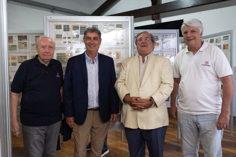 Jorge Eduardo Moscatelli, junto al presidente de la Federación Uruguaya de Filatelia Walter Britz y al vicepresidente Julio Martínez y Pablo Reim