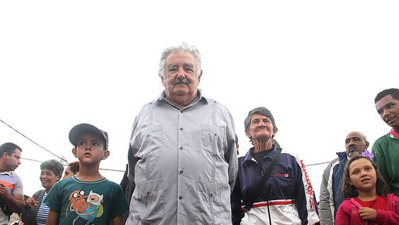 imagen de Mujica pide a beneficiarios del Plan Juntos que “sigan peleando” para que el programa no caiga en la “parálisis de la burocracia” imagen de Mujica pide a beneficiarios del Plan Juntos que “sigan peleando” para que el programa no caiga en la “parálisis de la burocracia”